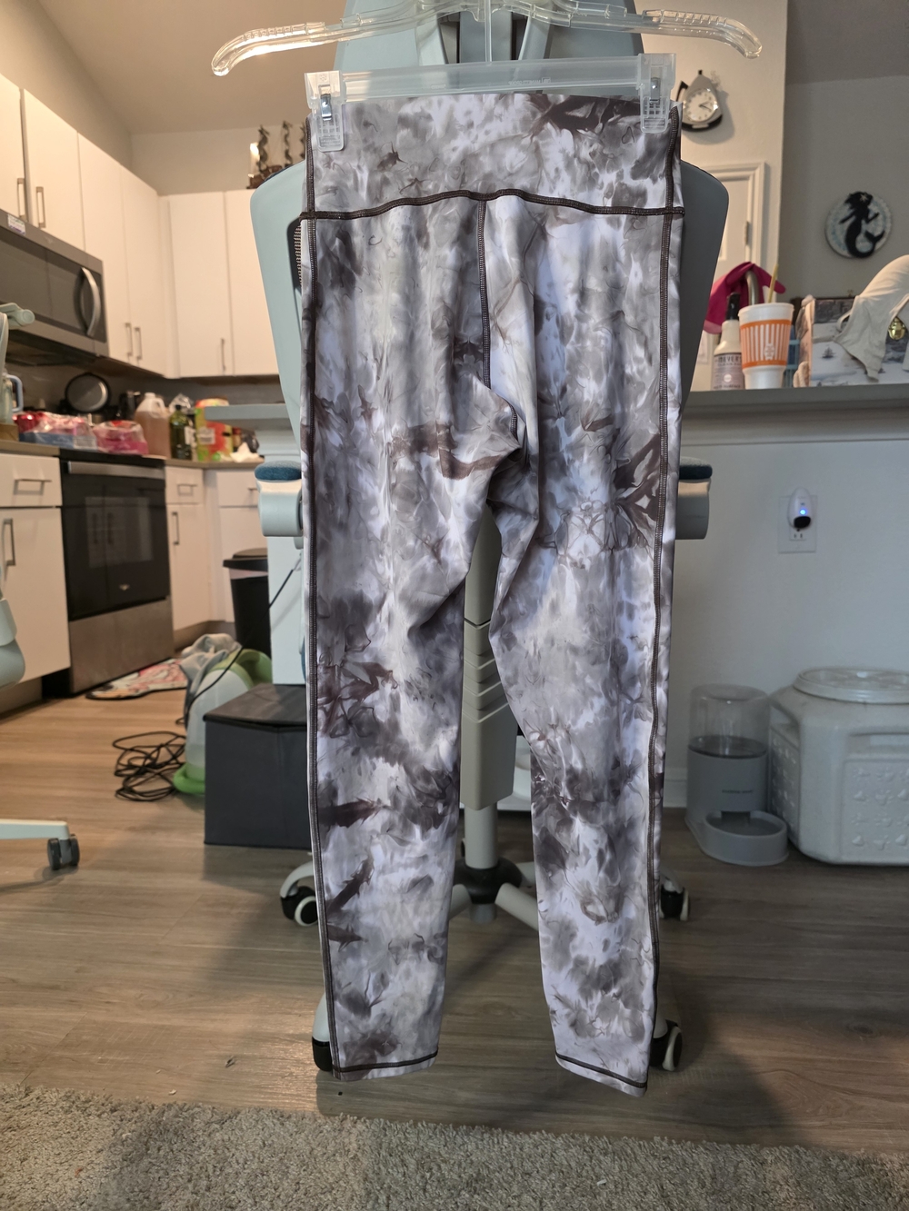 Gymshark Gray Marble Tie-Dye Leggings - Picture 4 of 7